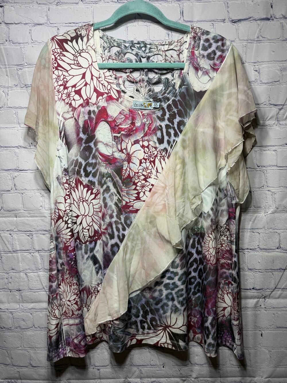 Unity Womens Ruffle Scoop Neck Floral Leopard Artsy Top Sz 2X Fairy